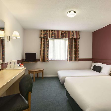 Days Inn Bradford M62 Εξωτερικό φωτογραφία