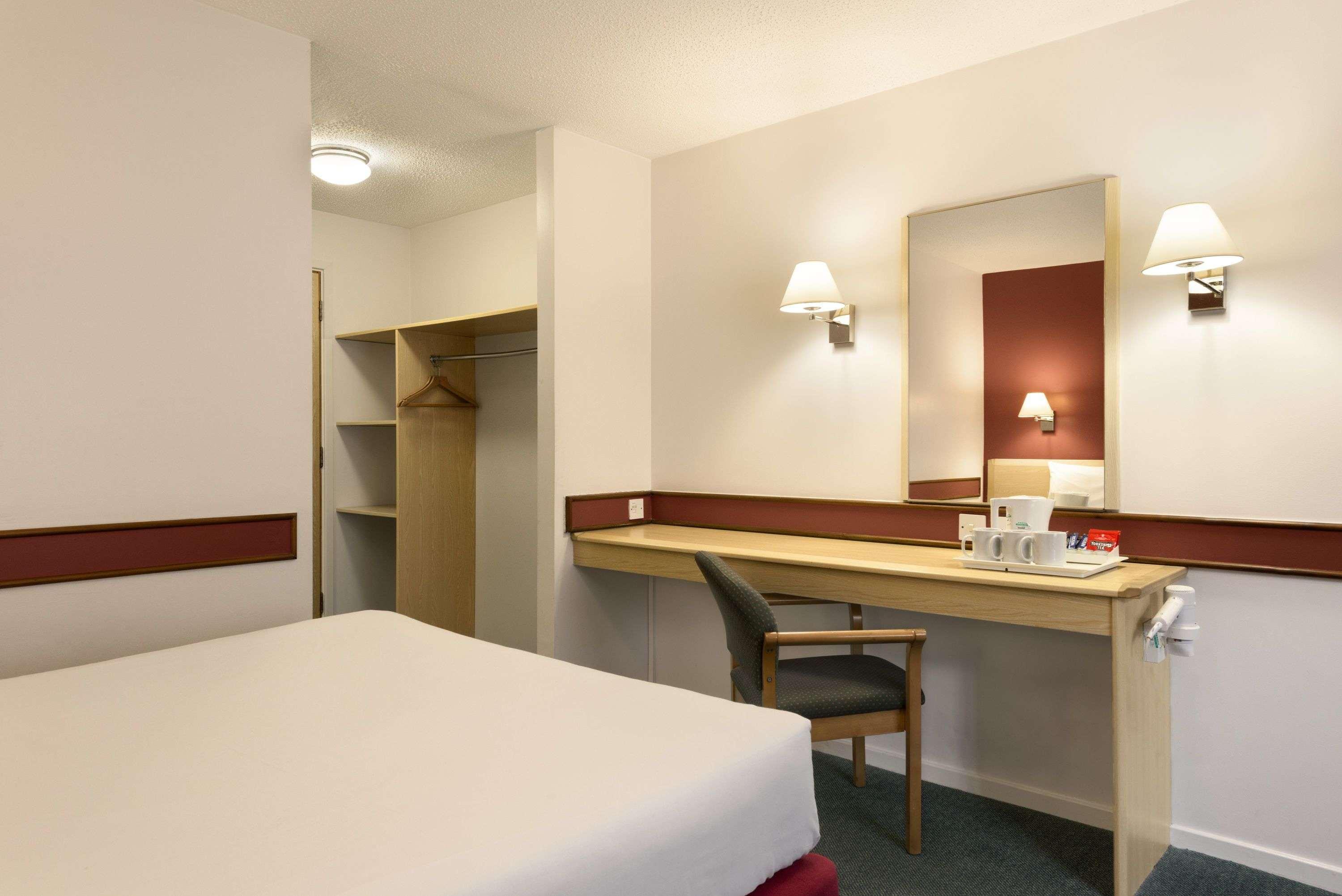 Days Inn Bradford M62 Εξωτερικό φωτογραφία