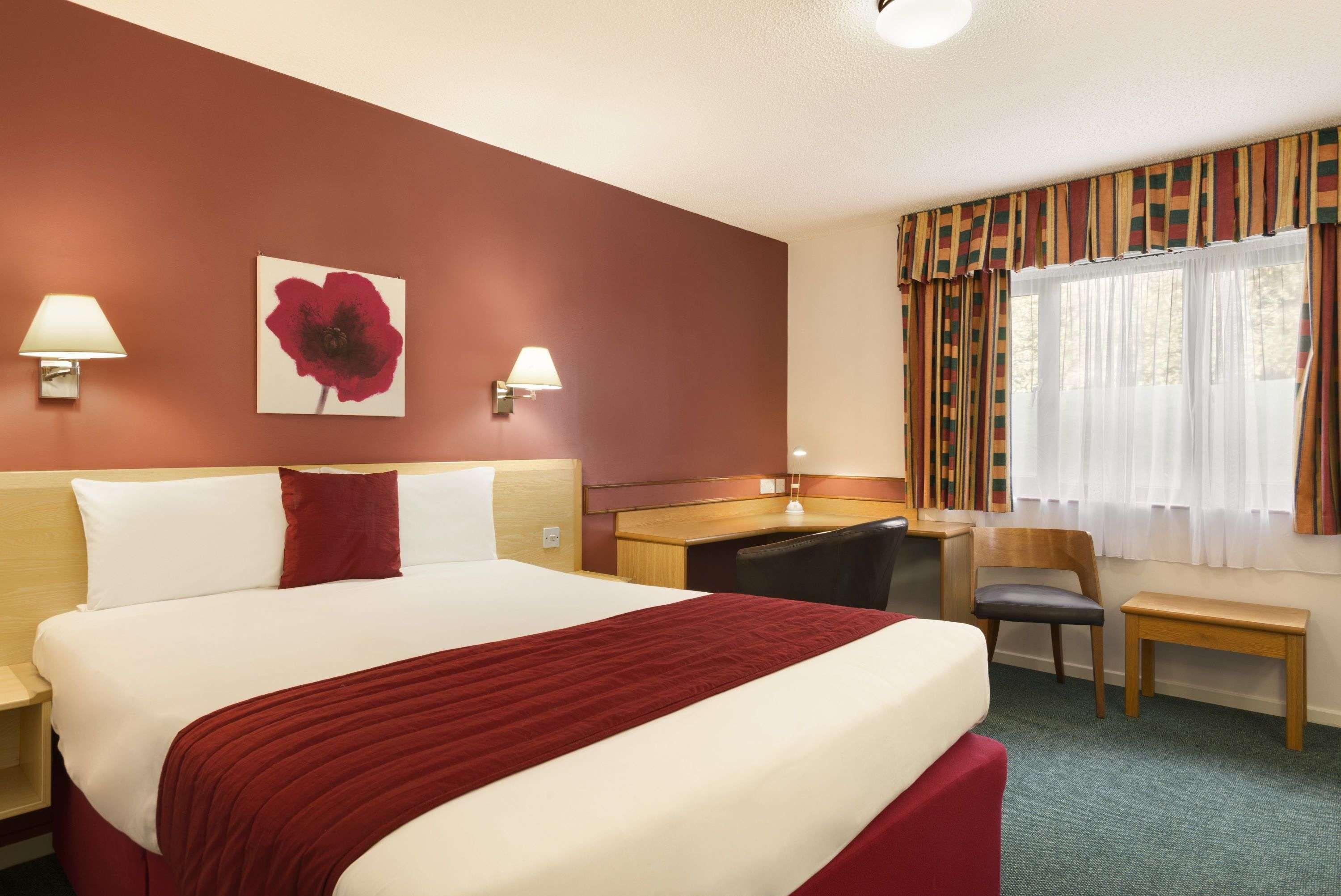 Days Inn Bradford M62 Εξωτερικό φωτογραφία