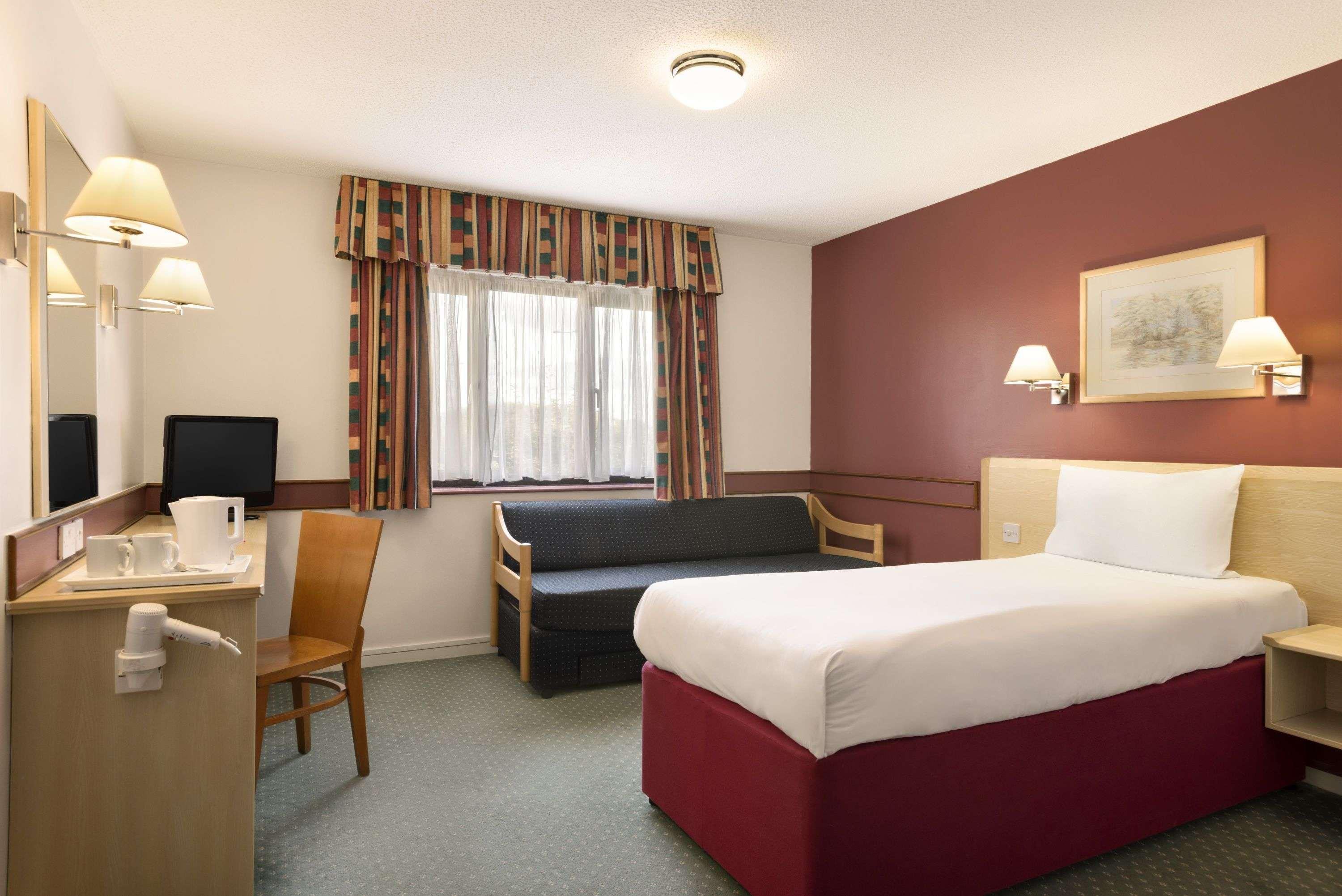 Days Inn Bradford M62 Εξωτερικό φωτογραφία