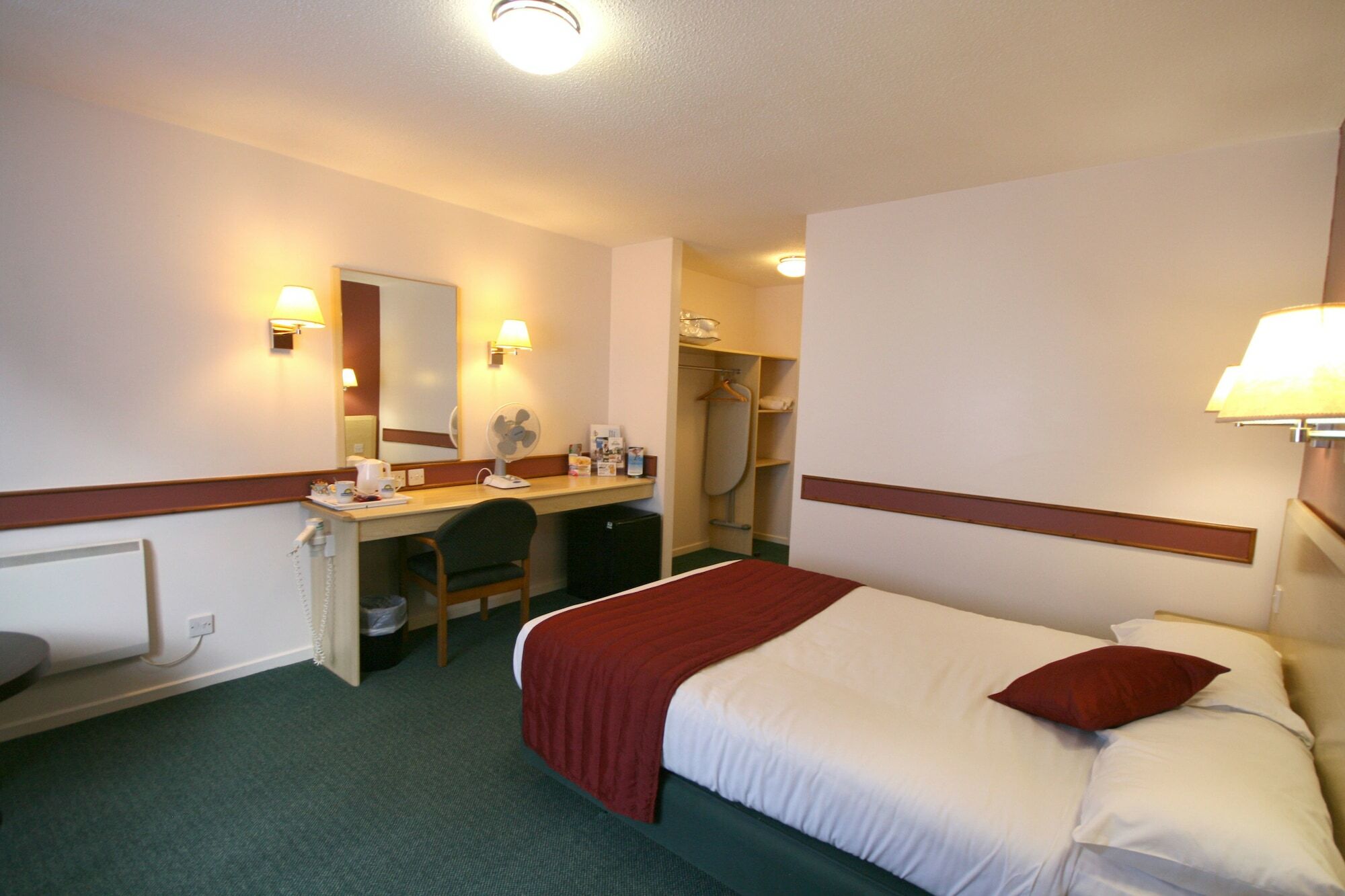 Days Inn Bradford M62 Εξωτερικό φωτογραφία